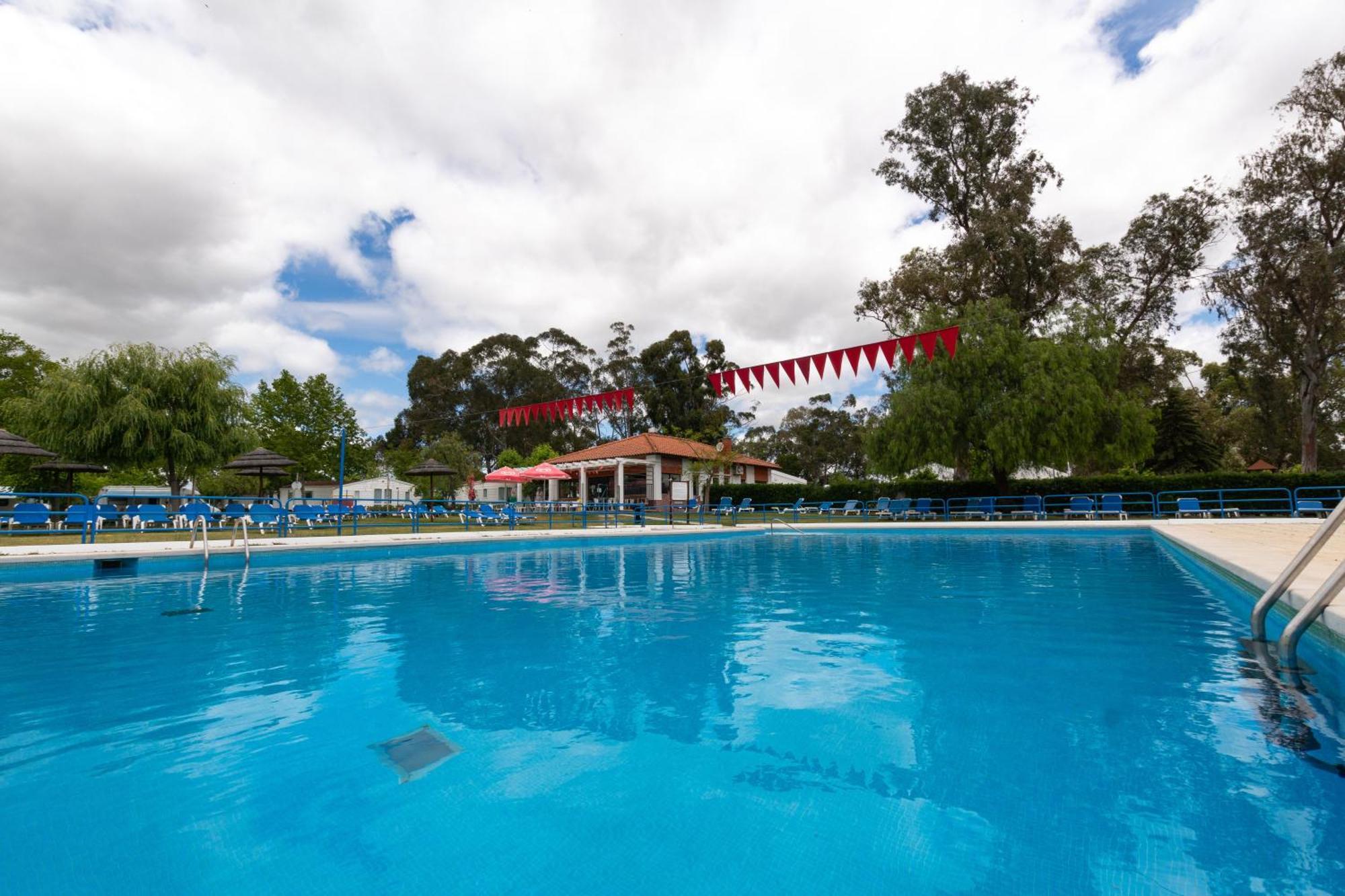 Parque De Campismo Orbitur Evora Hotel Buitenkant foto