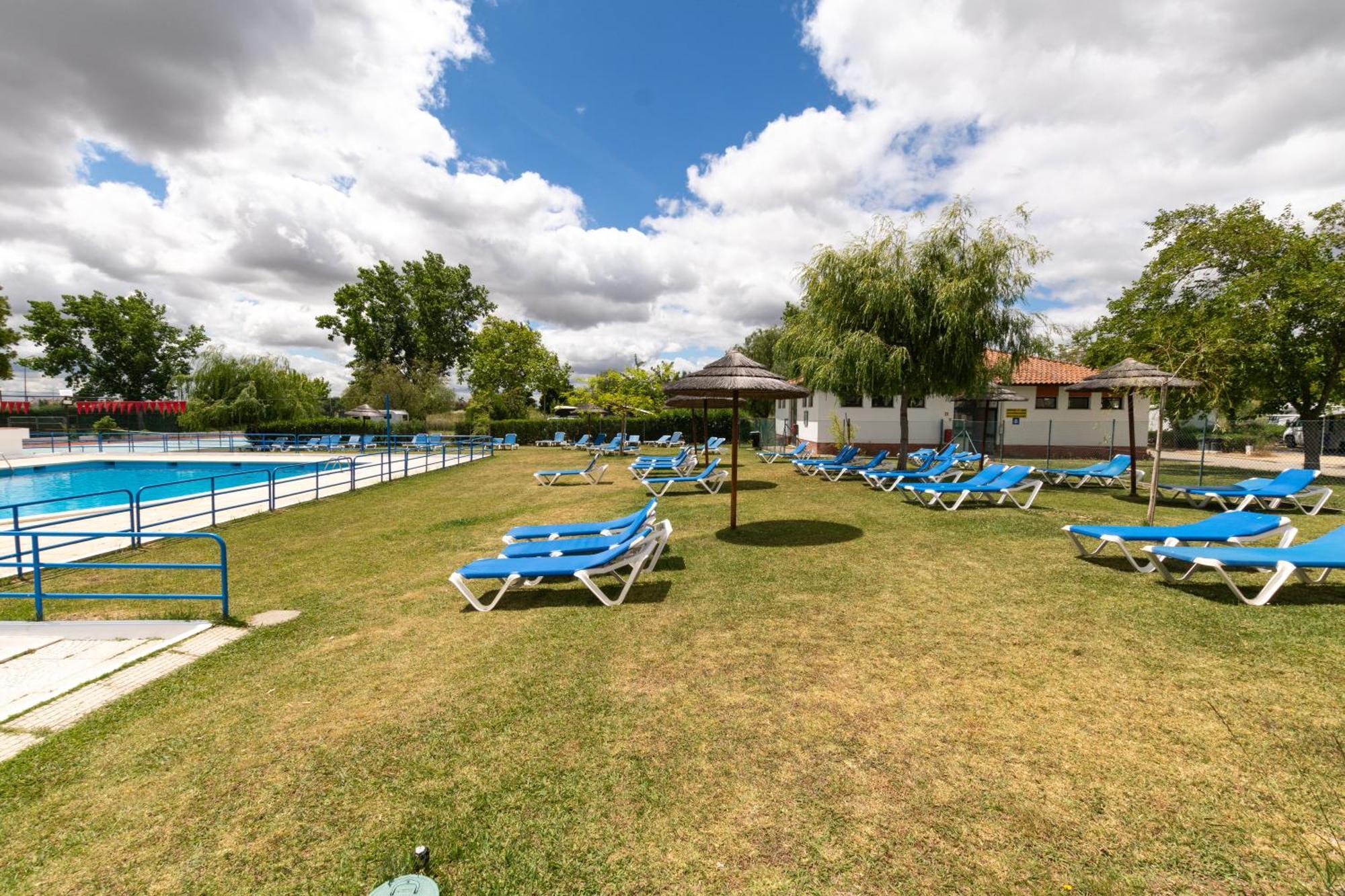 Parque De Campismo Orbitur Evora Hotel Buitenkant foto