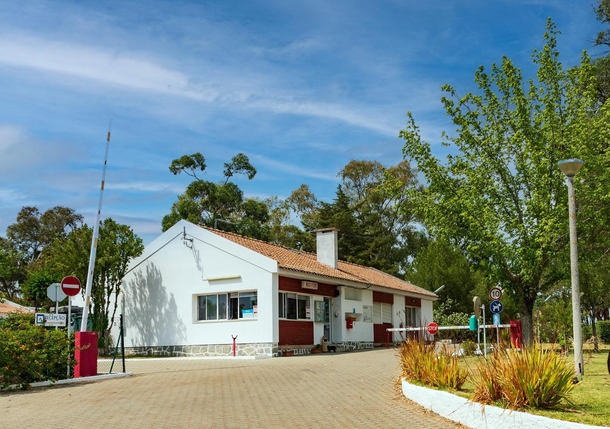 Parque De Campismo Orbitur Evora Hotel Buitenkant foto